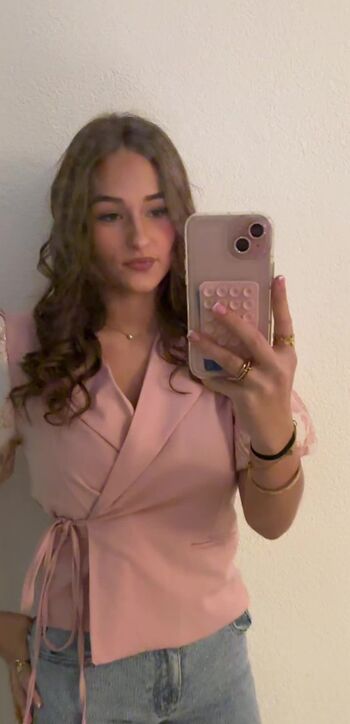 Maaike roellies page 2 image