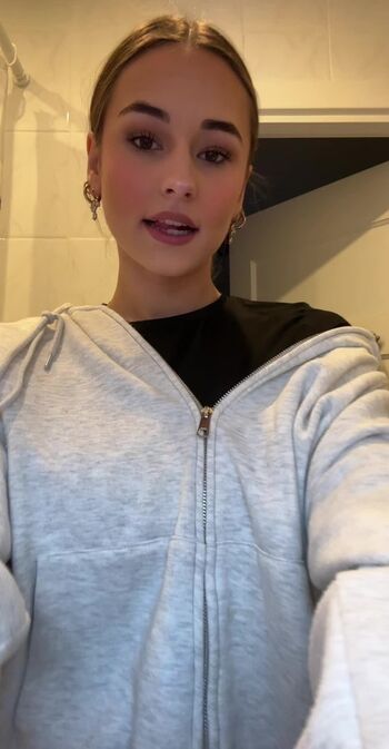 Maaike roellies page 2 image