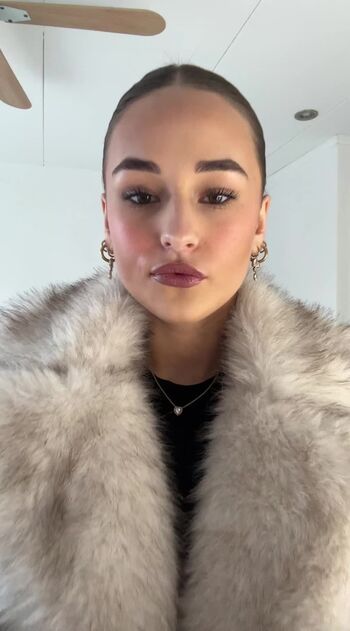 Maaike roellies page 2 image