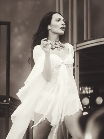 Maddie ziegler 1 page 3 image