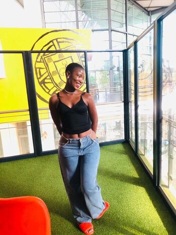 Mafezie buthelez huge curvy booty image