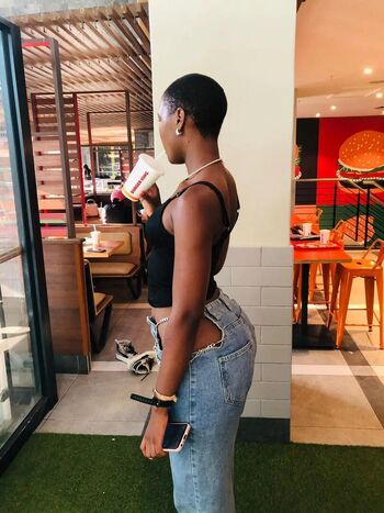 Mafezie buthelez huge curvy booty image