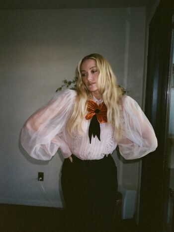 Maika monroe image