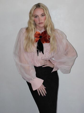 Maika monroe image