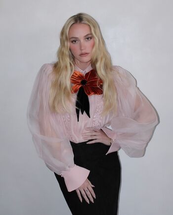 Maika monroe image