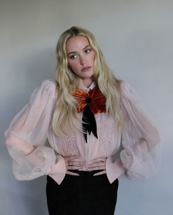 Maika monroe image