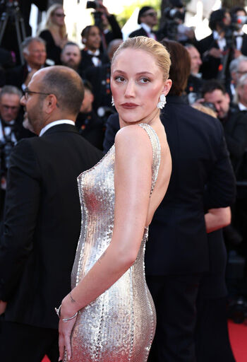Maika monroe image