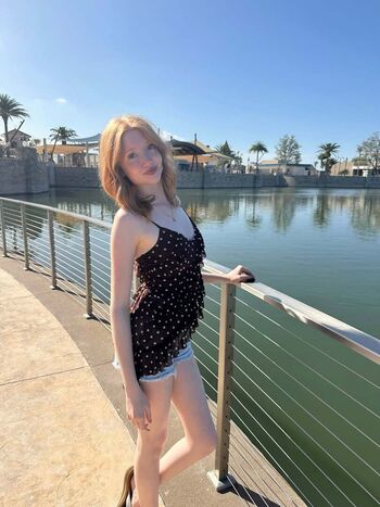 Makenna Kelly / Lifewithmak