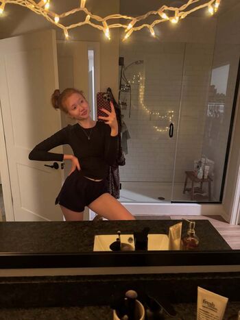 Makenna Kelly / Lifewithmak