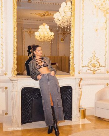 Malika menard image