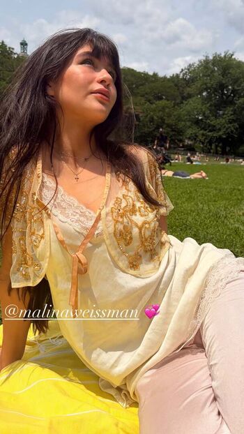 Malina weissman 1 image