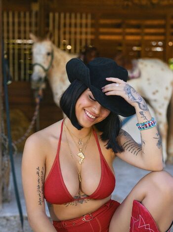 Malu trevejo 1 page 8 image