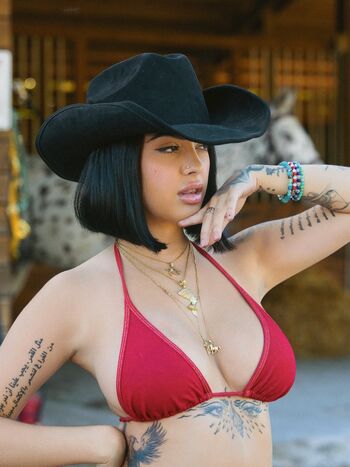 Malu trevejo 1 page 8 image