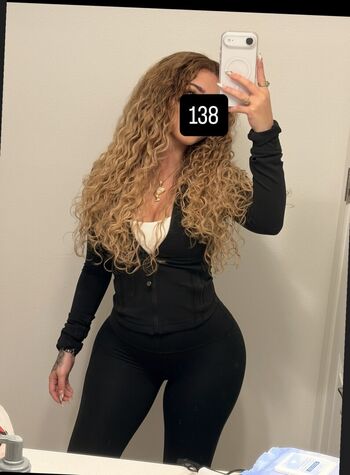 Malu trevejo 1 image