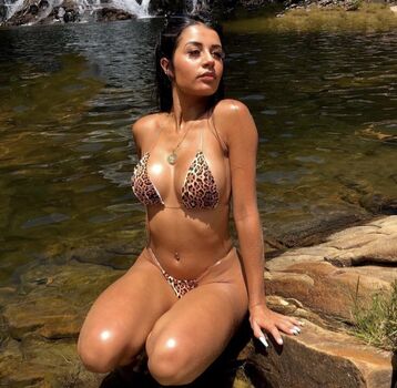 Marcela oliveira image