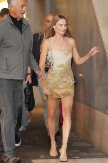 Margot robbie 1 page 4 image