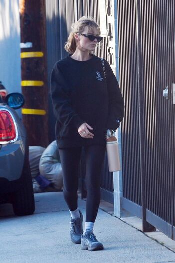 Margot robbie 1 image