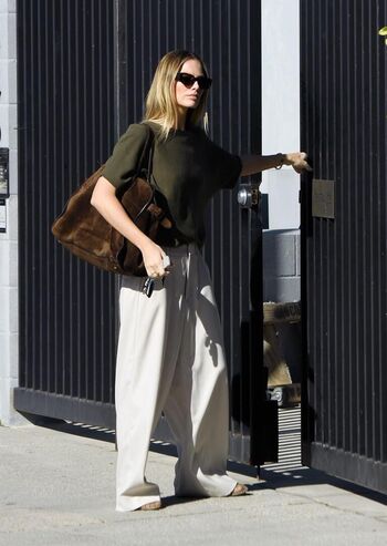 Margot robbie 1 image