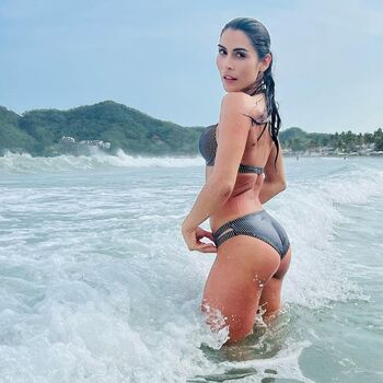 Maria leon image