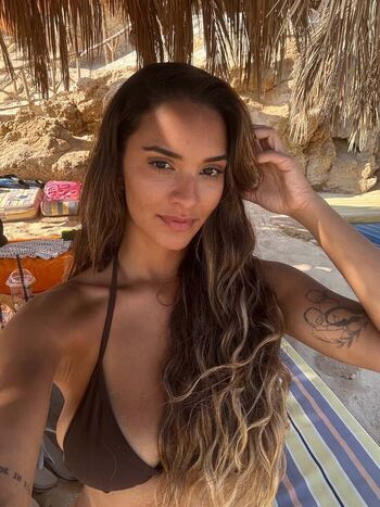 Mariana camarate image
