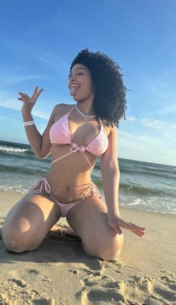 Mariana curiel image