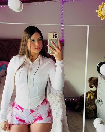 Mariana hincapie page 2 image