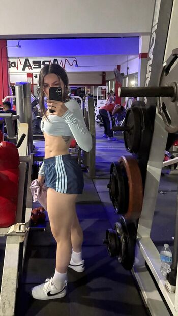 Mariel mendoza image