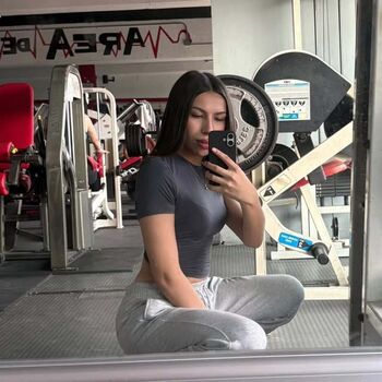 Mariel mendoza image