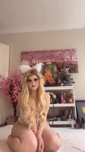 Marina joyce image