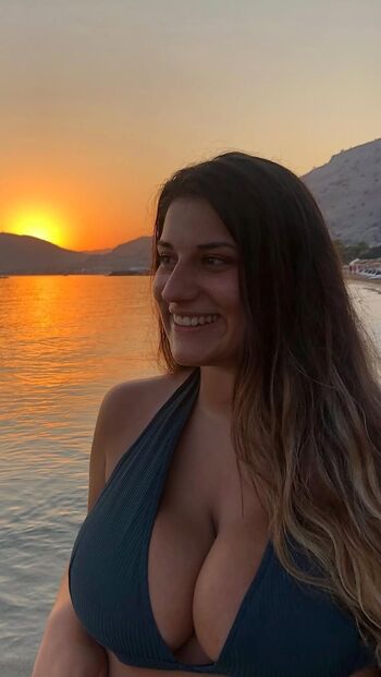 Marina pezouvani image