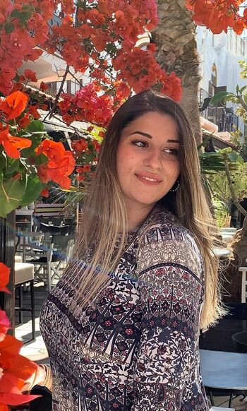 Marina pezouvani image