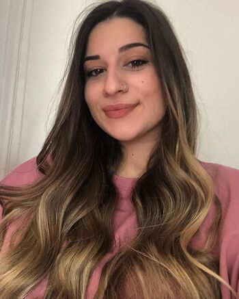 Marina pezouvani image