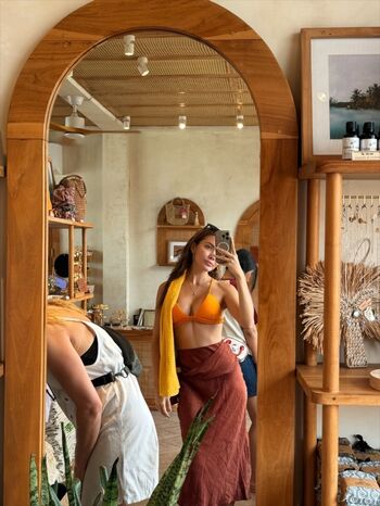 Maureen Montagne (Miss Globe 2021)