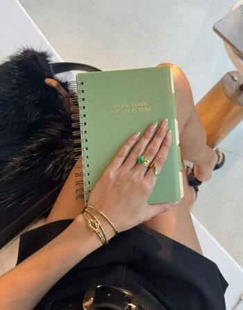 Maureen Montagne (Miss Globe 2021)