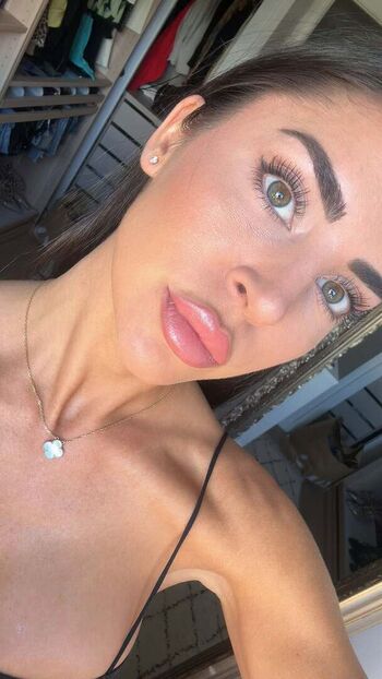 Melania puntas image