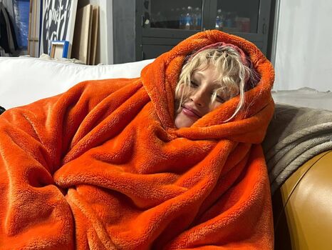 Melanie jarnson page 2 image