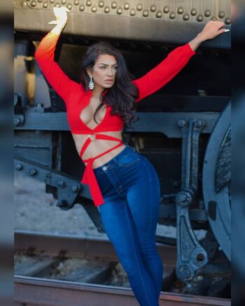 Melanie San Roman