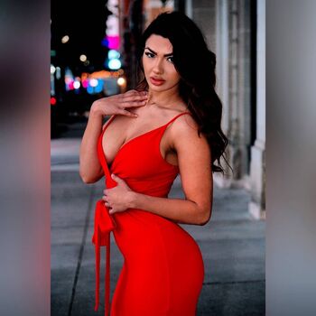 Melanie san roman image