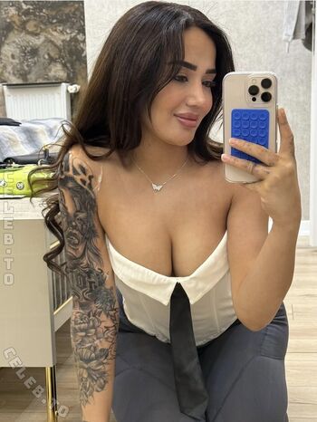 Melek azad image