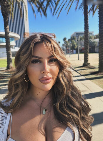 Melina million image