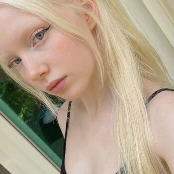 Melissa gomes image