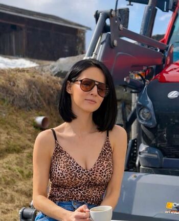 Melissa naschenweng image