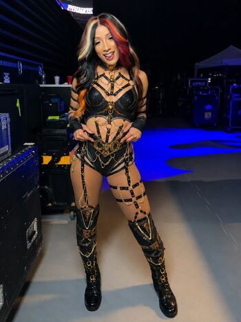 Mercedes mone image