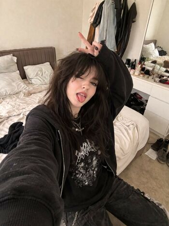 Merlyn pamplona image