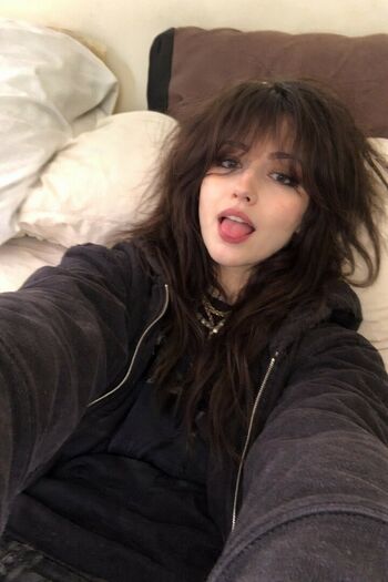 Merlyn pamplona image