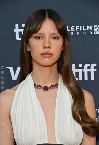 Mia goth image