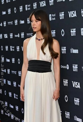 Mia goth image