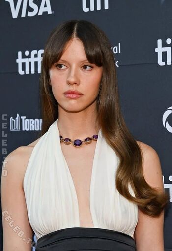 Mia goth image