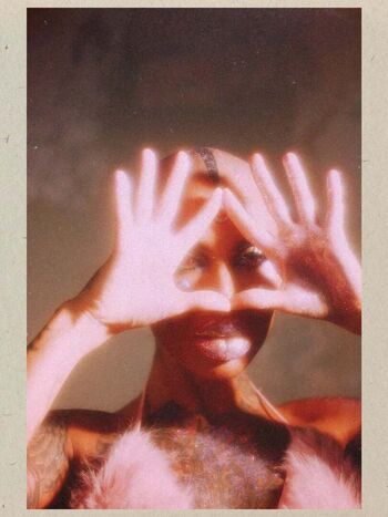 Mia mannaz image