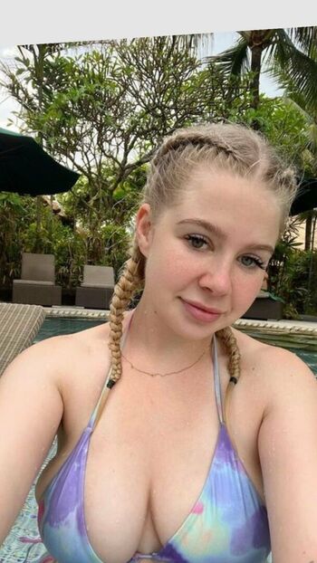 Mia nolette image